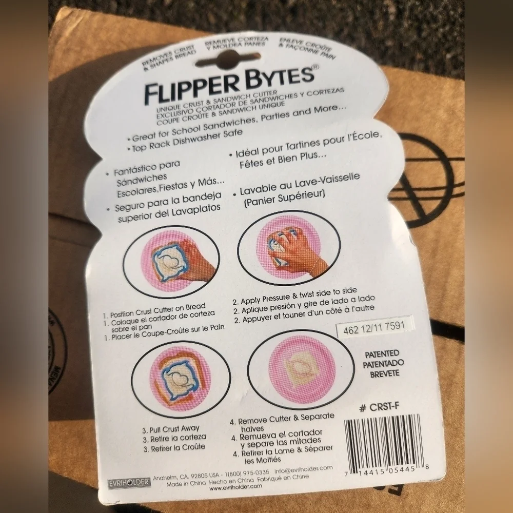 Flipper Bytes Sandwich Cutter
